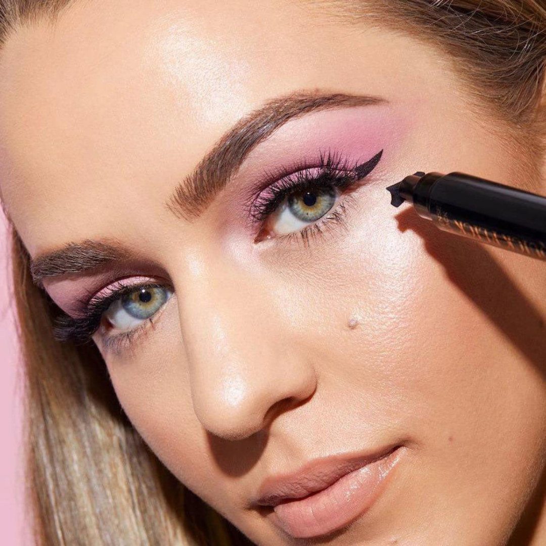 Tampon et stylo eye-liner 2-en-1